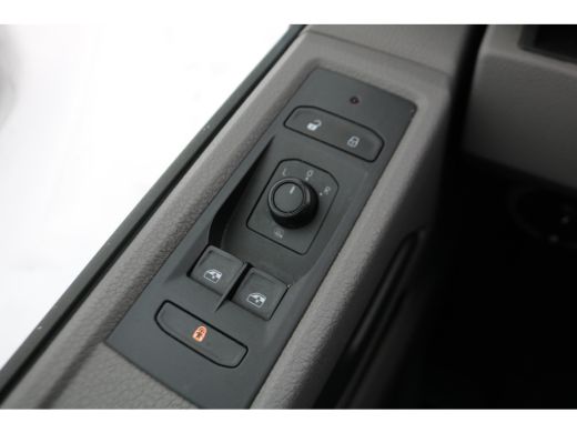 Volkswagen Transporter 2.0 TDI L2 H1 DC 150pk Airco Navigatie Imperiaal ActivLease financial lease