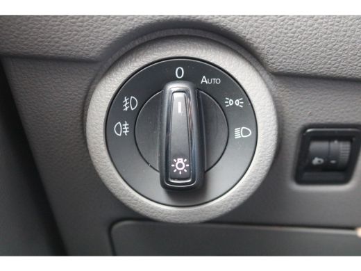 Volkswagen Transporter 2.0 TDI L2 H1 DC 150pk Airco Navigatie Imperiaal ActivLease financial lease