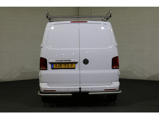 Volkswagen Transporter 2.0 TDI L2 H1 DC 150pk Airco Navigatie Imperiaal ActivLease financial lease