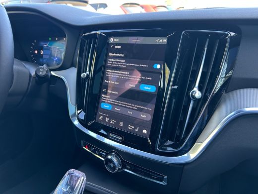 Volvo  V60 2.0 T8 Plug-in hybrid AWD Plus Dark | Premium-Pack | Head-up display | Panoramadak | Rondomzicht ... ActivLease financial lease