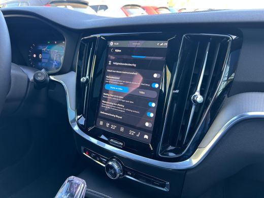 Volvo  V60 2.0 T8 Plug-in hybrid AWD Plus Dark | Premium-Pack | Head-up display | Panoramadak | Rondomzicht ... ActivLease financial lease