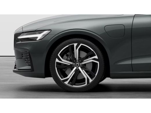 Volvo  V60 2.0 T8 Plug-in hybrid AWD Ultra Dark | Volvo Guard Alarm | Extra getint glas achter | 19" 5-tripl... ActivLease financial lease