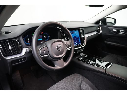 Volvo  V60 T6 Plug-in hybrid AWD Core Bright | SoH 100% | Achterbank verwarmd | Achteruitrijcamera | Apple C... ActivLease financial lease