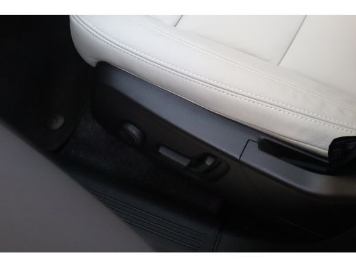 Volvo  XC40 B4 197PK Plus | 360 | 20'' | HK Audio | Getint Glas | Trekhaak | Panoramadak | Blond ActivLease financial lease