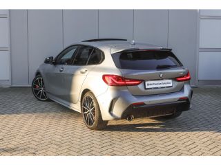 BMW 1 Serie 118i High Executive M Sport Automaat / Panoramadak / Sportstoelen / Achteruitrijcamera / Adaptiev...