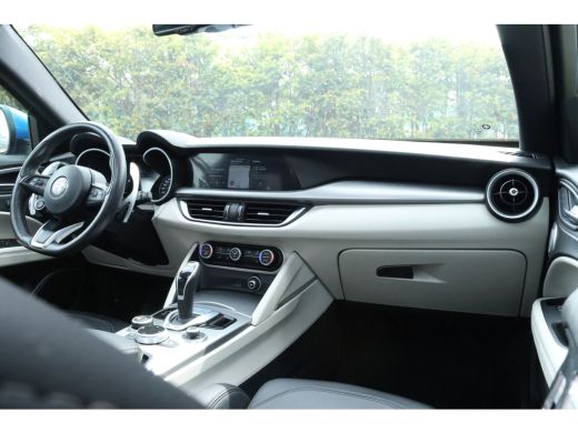 Alfa Romeo Stelvio 2.0 T AWD Veloce 280PK | Panoramadak | Harman/Kardon | Keyless | ACC | Camera | Memory ActivLease financial lease