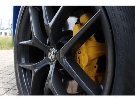 Alfa Romeo Stelvio 2.0 T AWD Veloce 280PK | Panoramadak | Harman/Kardon | Keyless | ACC | Camera | Memory ActivLease financial lease