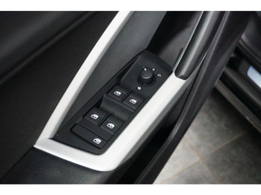 Audi Q3 35 TFSI 150PK Advanced Edition | TREKHAAK | STOELVERW. | AUTO A. KLEP | NAVI BY APP | CAMERA ActivLease financial lease