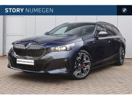 BMW 5 Serie Touring 530e M Sport Automaat / Panoramadak / Trekhaak / Stoelventilatie / Stuurverwarming / Adap...