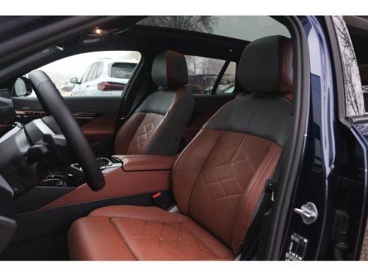 BMW 5 Serie Touring 530e M Sport Automaat / Panoramadak / Trekhaak / Stoelventilatie / Stuurverwarming / Adap... ActivLease financial lease