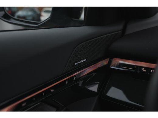 BMW 5 Serie Touring 530e M Sport Automaat / Panoramadak / Trekhaak / Stoelventilatie / Stuurverwarming / Adap... ActivLease financial lease