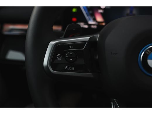 BMW 5 Serie Touring 530e M Sport Automaat / Panoramadak / Trekhaak / Stoelventilatie / Stuurverwarming / Adap... ActivLease financial lease