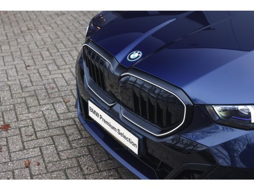 BMW 5 Serie Touring 530e M Sport Automaat / Panoramadak / Trekhaak / Stoelventilatie / Stuurverwarming / Adap... ActivLease financial lease
