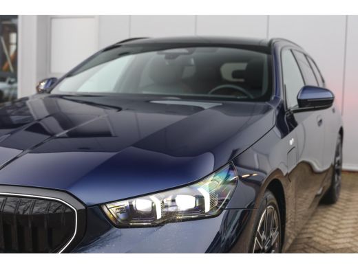 BMW 5 Serie Touring 530e M Sport Automaat / Panoramadak / Trekhaak / Stoelventilatie / Stuurverwarming / Adap... ActivLease financial lease
