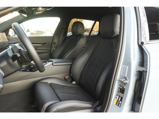 BMW 5 Serie Touring 530e M Sport Automaat / Trekhaak / Achteruitrijcamera / M Sportonderstel / Comfort Access... ActivLease financial lease