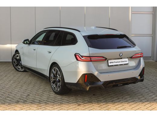 BMW 5 Serie Touring 530e M Sport Automaat / Trekhaak / Achteruitrijcamera / M Sportonderstel / Comfort Access... ActivLease financial lease