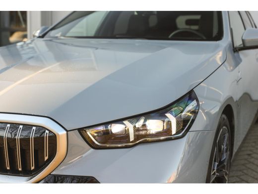 BMW 5 Serie Touring 530e M Sport Automaat / Trekhaak / Achteruitrijcamera / M Sportonderstel / Comfort Access... ActivLease financial lease