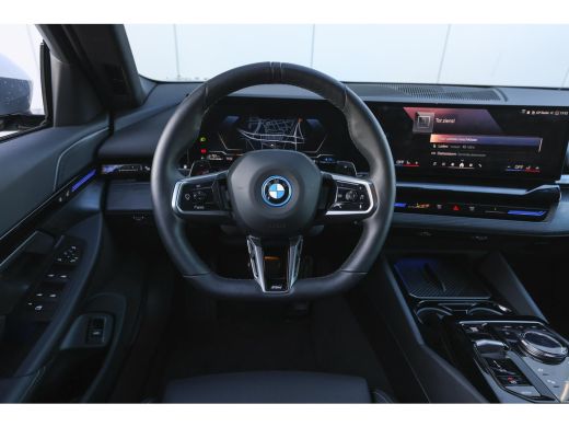 BMW 5 Serie Touring 530e M Sport Automaat / Trekhaak / Achteruitrijcamera / M Sportonderstel / Comfort Access... ActivLease financial lease