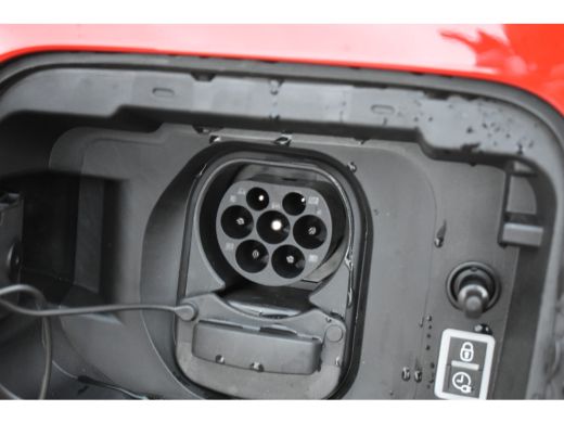 Fiat Grande Panda RED 11kW 44 kWh DEMO-DEAL! | Navigatie by App | Parkeersensoren v/a | Cruise Control | Full-LED | !! ActivLease financial lease