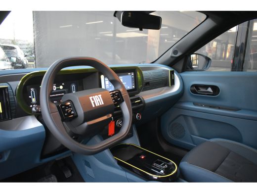 Fiat Grande Panda RED 11kW 44 kWh DEMO-DEAL! | Navigatie by App | Parkeersensoren v/a | Cruise Control | Full-LED | !! ActivLease financial lease