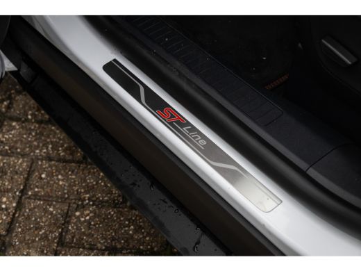 Ford Kuga 2.5 PHEV ST-Line X | Adaptieve Matrix LED koplampen met Coast to Coast signature LED verlichting ... ActivLease financial lease