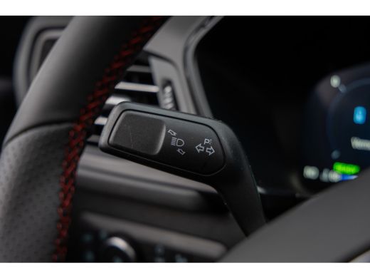 Ford Kuga 2.5 PHEV ST-Line X | Adaptieve Matrix LED koplampen met Coast to Coast signature LED verlichting ... ActivLease financial lease