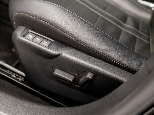 Opel Corsa 1.2 Elegance Black Edition (APPLE CARPLAY, STUUR/STOEL VERWARMING, GROOT NAVI, CAMERA, LEDER, ELE... ActivLease financial lease