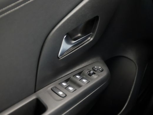 Opel Corsa 1.2 Elegance Black Edition (APPLE CARPLAY, STUUR/STOEL VERWARMING, GROOT NAVI, CAMERA, LEDER, ELE... ActivLease financial lease