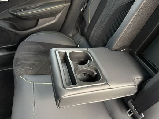 Peugeot 408 1.6 HYbrid GT 180 EAT8 Airco AUTO | Camera Achter | Alcantara bekleding | NAVI | Apple carplay/ A... ActivLease financial lease