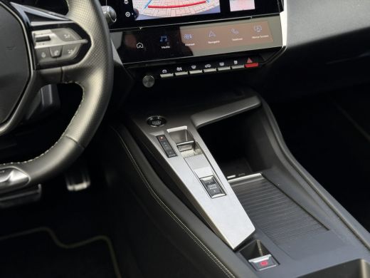 Peugeot 408 1.6 HYbrid GT 180 EAT8 Airco AUTO | Camera Achter | Alcantara bekleding | NAVI | Apple carplay/ A... ActivLease financial lease
