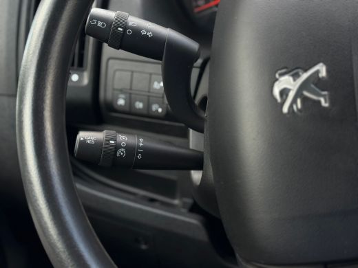 Peugeot Boxer 330 2.2 BlueHDi 120 L2H2 Premium | Achteruitrijcamera | All-season banden | Bestuurdersstoel in h... ActivLease financial lease