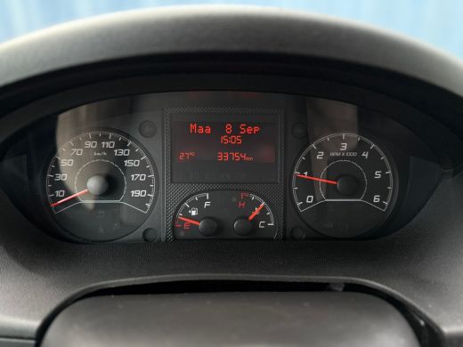 Peugeot Boxer 330 2.2 BlueHDi 120 L2H2 Premium | Achteruitrijcamera | All-season banden | Bestuurdersstoel in h... ActivLease financial lease