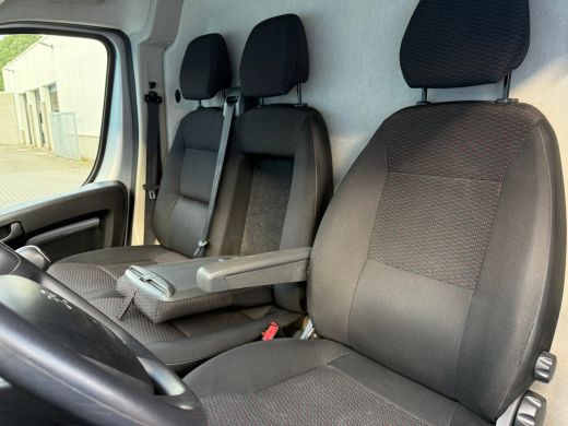 Peugeot Boxer 330 2.2 BlueHDi 120 L2H2 Premium | Achteruitrijcamera | All-season banden | Bestuurdersstoel in h... ActivLease financial lease