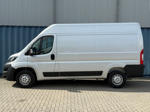 Peugeot Boxer 330 2.2 BlueHDi 120 L2H2 Premium | Achteruitrijcamera | All-season banden | Bestuurdersstoel in h... ActivLease financial lease