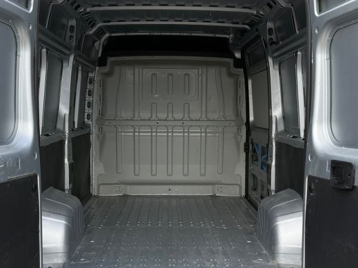 Peugeot Boxer 330 2.2 BlueHDi 120 L2H2 Premium | Achteruitrijcamera | All-season banden | Bestuurdersstoel in h... ActivLease financial lease