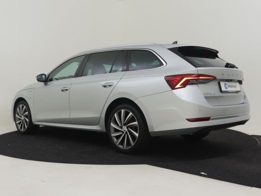 Skoda Octavia Combi 1.4 TSI iV PHEV Style 204pk | Elektrische stoelen met geheugen | Camera achter | Led koplam... ActivLease financial lease