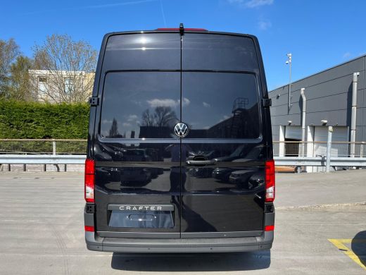 Volkswagen Crafter 35 2.0 TDI L3H3 Exclusive | BPM Vrij! | ACC | Camera achter | Navigatie | Apple CarPlay | Trekhaa... ActivLease financial lease