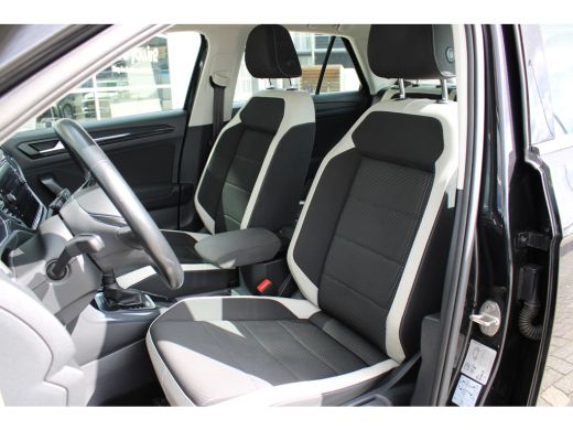 Volkswagen T-Roc 1.5 TSI Sport | AUTOMAAT | Parkeersensoren voor+achter | Airco | Radio | Auto-Hold | Lichtmetalen... ActivLease financial lease