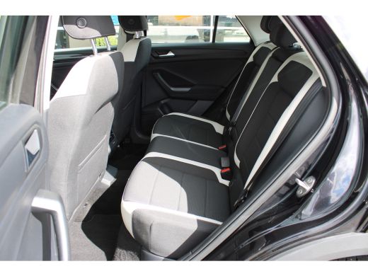 Volkswagen T-Roc 1.5 TSI Sport | AUTOMAAT | Parkeersensoren voor+achter | Airco | Radio | Auto-Hold | Lichtmetalen... ActivLease financial lease