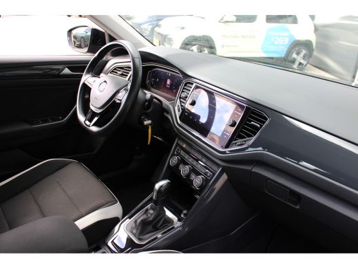 Volkswagen T-Roc 1.5 TSI Sport | AUTOMAAT | Parkeersensoren voor+achter | Airco | Radio | Auto-Hold | Lichtmetalen... ActivLease financial lease