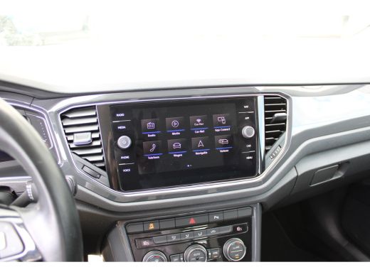 Volkswagen T-Roc 1.5 TSI Sport | AUTOMAAT | Parkeersensoren voor+achter | Airco | Radio | Auto-Hold | Lichtmetalen... ActivLease financial lease