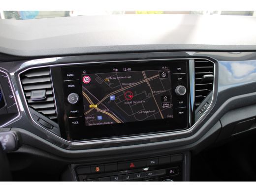 Volkswagen T-Roc 1.5 TSI Sport | AUTOMAAT | Parkeersensoren voor+achter | Airco | Radio | Auto-Hold | Lichtmetalen... ActivLease financial lease