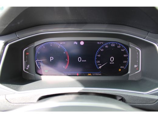 Volkswagen T-Roc 1.5 TSI Sport | AUTOMAAT | Parkeersensoren voor+achter | Airco | Radio | Auto-Hold | Lichtmetalen... ActivLease financial lease