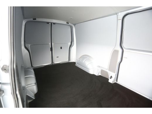 Volkswagen Transporter 2.0 TDI 150PK L2H1 | Euro6 | Aut. | Airco | 3-Zits | Adap. Cruise | Carplay | Stoelverw. | Trekh... ActivLease financial lease