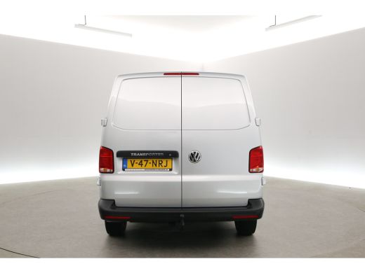 Volkswagen Transporter 2.0 TDI 150PK L2H1 | Euro6 | Aut. | Airco | 3-Zits | Adap. Cruise | Carplay | Stoelverw. | Trekh... ActivLease financial lease