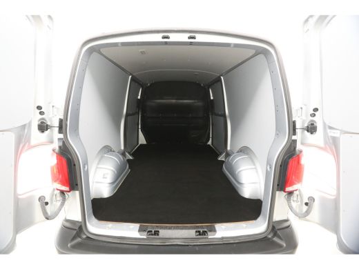 Volkswagen Transporter 2.0 TDI 150PK L2H1 | Euro6 | Aut. | Airco | 3-Zits | Adap. Cruise | Carplay | Stoelverw. | Trekh... ActivLease financial lease