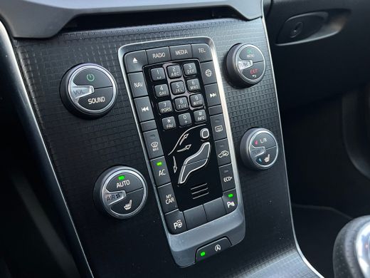 Volvo  V40 T3 Polar+ Sport | Panoramadak | Harman Kardon | Cruise control | Camera | Parkeersensoren | Stoel... ActivLease financial lease