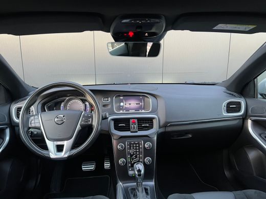 Volvo  V40 T3 Polar+ Sport | Panoramadak | Harman Kardon | Cruise control | Camera | Parkeersensoren | Stoel... ActivLease financial lease