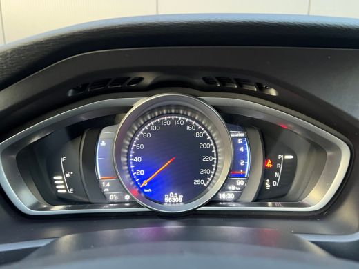 Volvo  V40 T3 Polar+ Sport | Panoramadak | Harman Kardon | Cruise control | Camera | Parkeersensoren | Stoel... ActivLease financial lease