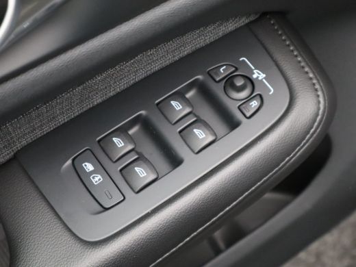 Volvo  V60 2.0 B4 Core | Achteropkomend verkeer waarschuwing | Achterruitverwarming | Achteruitrij assistent ActivLease financial lease